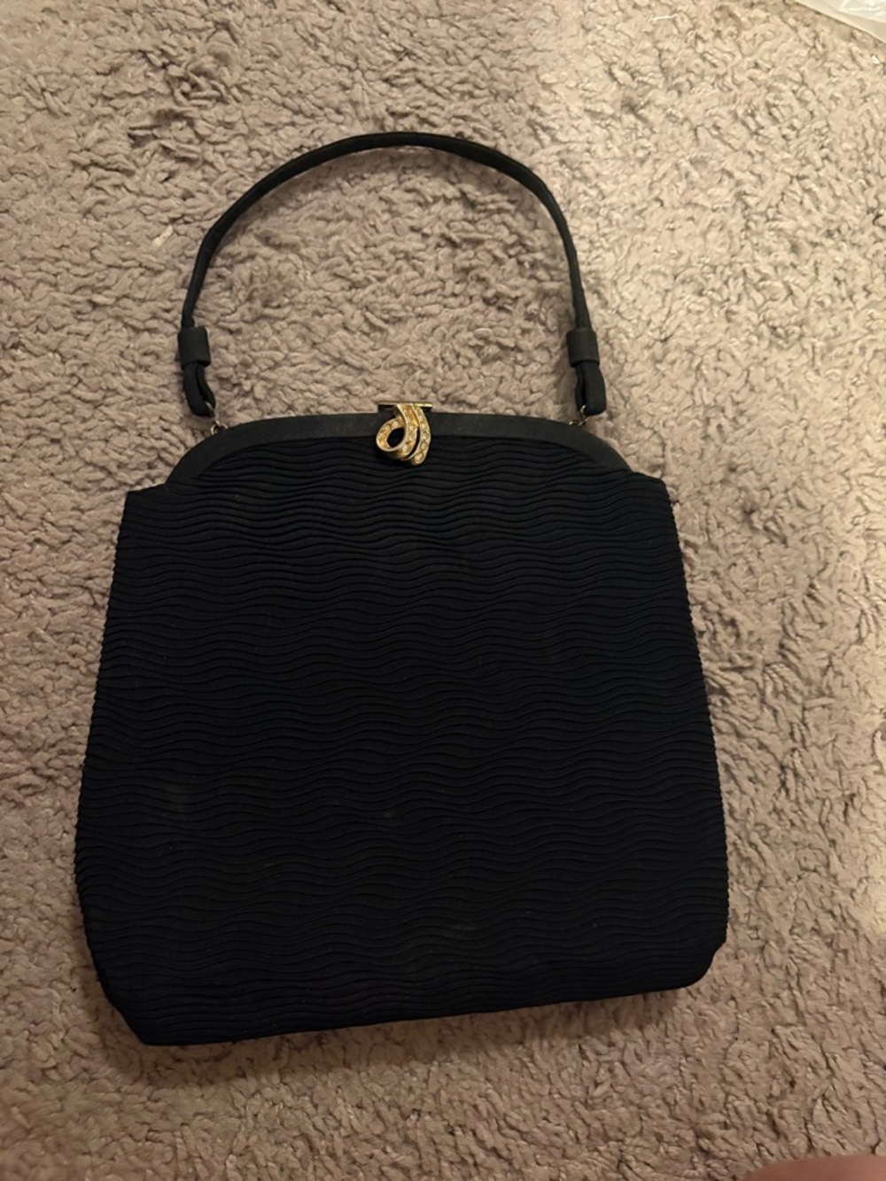 Vintage Black Textured Wave Top-Handle Shoulder Bag with Gold Accent